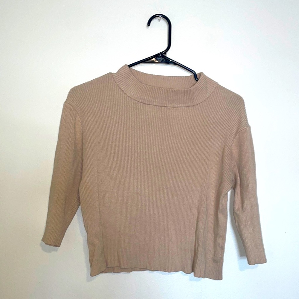 Dissh | Quarter Sleeve Semi Cropped Beige Mock Neck Ribbed Top